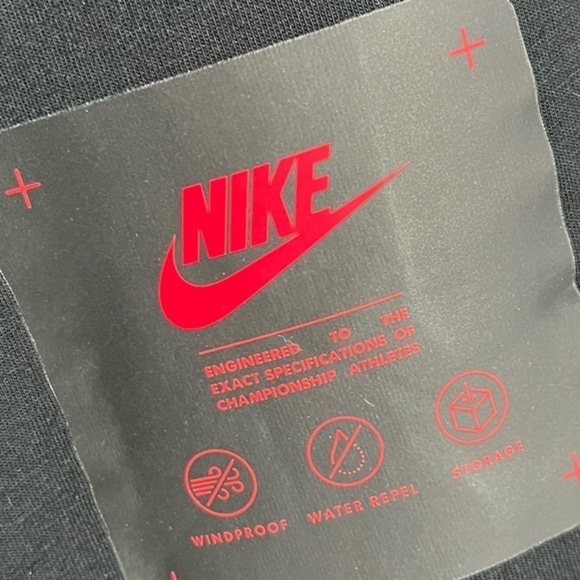 Nike • Sportwear Black Longer Length Water Repellant Tech Fleece Jacket - Picture 6 of 6
